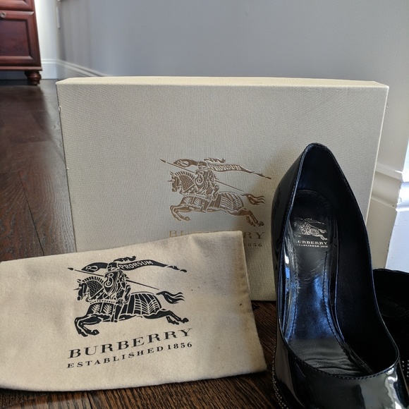 Burberry womens heels 7.5 - Picture 3 of 4